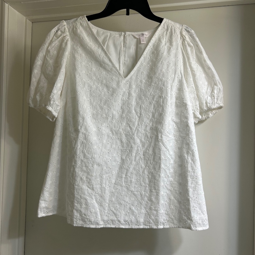 White Boxy Blouse with Puff Sleeves and Ruffled Style